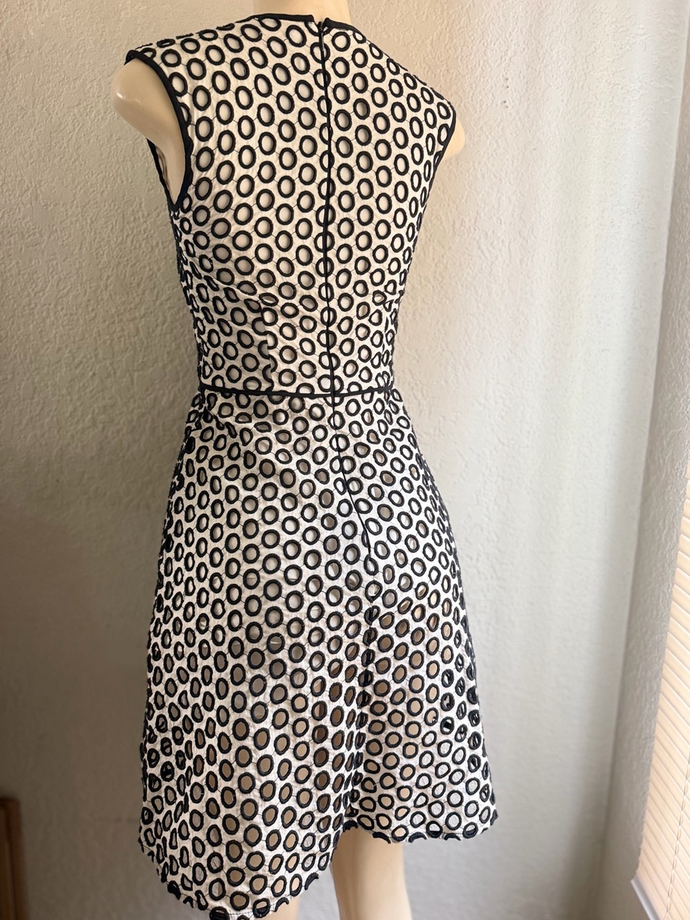 J. Crew Punch Out Eyelet Fit and Flare women’s dress size 2 lovely one - Picture 14 of 16